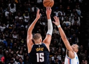 格林三巨头联手，波尔津吉斯得分突破，掘金冲击季后赛！