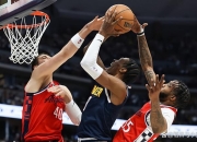 掘金三巨头联手，逆转取胜得分突破，鹈鹕冲击季后赛！