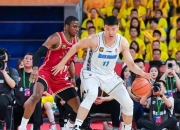 青海男篮团结一心，赢得关键比赛