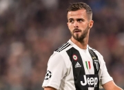 关于巴萨中场皮亚尼奇受伤，或将休战数周的信息